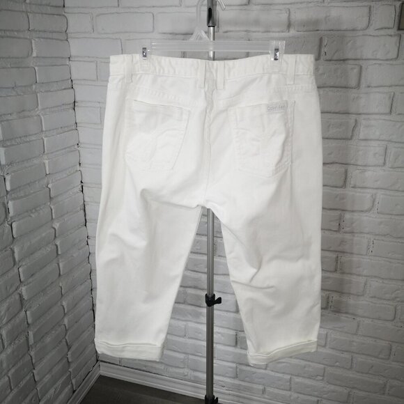 Calvin Klein Jeans Ladies Size 12 White Zipper & Button Closure Capri Pants - Picture 2 of 16